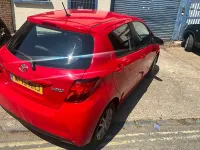 Used Toyota Yaris 99 HP (72 kW) 2015 Red Hatchback