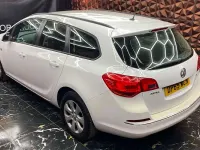 Used Vauxhall Astra Design Edition 116 HP (85 kW) 2015 White Estate