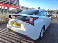 Used Toyota Prius 2025 White Hatchback