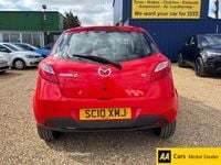 Usado Mazda 2 75 HP (55 kW) 2010 Vermelho Citadino