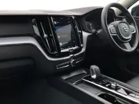Used Volvo XC60 Momentum 250 HP (183 kW) 2021 Black SUV