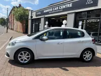 Gebraucht Peugeot 208 Active 2016 Weiß Kleinwagen