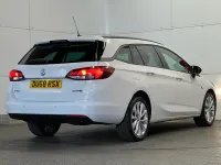 Used Vauxhall Astra Design Edition 105 HP (77 kW) 2018 White Estate
