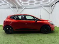 Usado Renault Clio IV Play 75 HP (55 kW) 2016 Vermelho Citadino