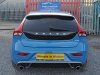 Used Volvo V40 R-Design 120 HP (88 kW) 2016 Blue Hatchback