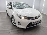 Used Toyota Auris 90 HP (66 kW) 2014 White Estate