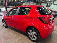 Second-hand Toyota Yaris Hybrid 2015 Roșu Hatchback
