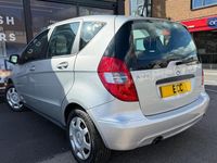 Begagnad Mercedes A160 Classic 95 HK (69 kW) 2011 Silver Halvkombi