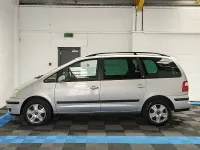 Usado Ford Galaxy Ghia 145 CV (106 kW) 2002 Plateado Monovolumen