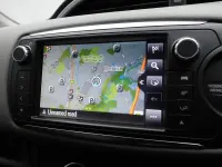 Usado Toyota Yaris Multidrive S 99 HP (72 kW) 2016 Cinzento Citadino