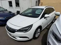 Used Vauxhall Astra Design Edition 136 HP (100 kW) 2019 White Estate