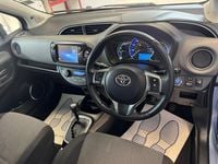 Used Toyota Yaris Hybrid 101 HP (74 kW) 2016 Blue Hatchback