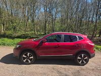 Used Nissan Qashqai N-Connecta 115 HP (84 kW) 2016 Red SUV