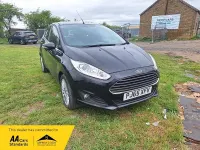 Begagnad Ford Fiesta Zetec 100 HK (73 kW) 2015 Svart Halvkombi