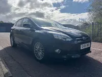 Usado Ford Focus Zetec 125 HP (91 kW) 2014 Preto Citadino