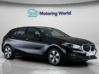 Begagnad BMW 118 136 HK (100 kW) 2022 Svart Halvkombi