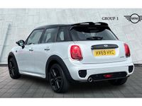 Begagnad Mini Cooper Comfort 136 HK (100 kW) 2019 Vit Halvkombi