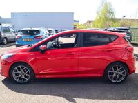 Usado Ford Fiesta ST-Line 99 HP (72 kW) 2023 Vermelho Citadino