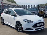 Used Ford Focus ST 247 HP (181 kW) 2013 White Hatchback