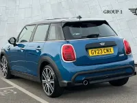 Usado Mini Cooper Exclusive 136 CV (100 kW) 2023 Azul Utilitario