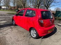 Usado Hyundai i10 Active 85 HP (62 kW) 2012 Vermelho Citadino