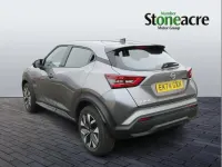 Usado Nissan Juke Acenta Premium 114 HP (83 kW) 2025 Cinzento SUV