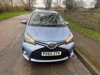 Used Toyota Yaris 99 HP (72 kW) 2015 Blue Hatchback