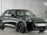 Usado Mini Cooper Hatch 134 HP (98 kW) 2023 Verde Citadino