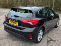 Begagnad Ford Focus Zetec 2020 Svart Halvkombi