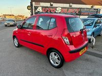 Usado Hyundai i10 Comfort 77 HP (56 kW) 2010 Vermelho Citadino
