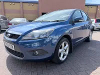 Usado Ford Focus Zetec 125 HP (91 kW) 2009 Azul Citadino