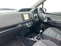 Used Toyota Yaris 69 HP (50 kW) 2016 Red Hatchback