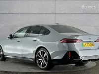 Usado BMW i5 M Sport 246 kW (335 CV) 2023 Gris Berlina