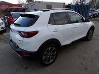 Used Kia Stonic 113 HP (83 kW) 2019 White SUV