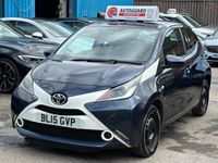 Usado Toyota Aygo X-play 69 HP (50 kW) 2015 Azul Citadino