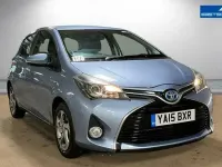 Used Toyota Yaris 101 HP (74 kW) 2015 Blue Hatchback