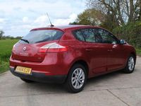 Used Renault Mégane III Dynamique 110 HP (80 kW) 2014 Red Hatchback