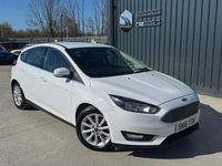 Begagnad Ford Focus Titanium 120 HK (88 kW) 2016 Vit Halvkombi