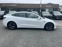 Begagnad Tesla Model 3 Standard Range Plus 177 kW (241 HK) 2019 Vit Sedan
