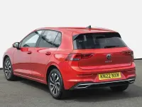Używany VW Golf VIII Active 147 KM (108 kW) 2022 Czerwony Hatchback
