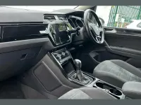 Begagnad VW Touran SEL 150 HK (110 kW) 2020 Grå Minibuss