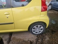 Used Peugeot 107 68 HP (50 kW) 2011 Yellow Hatchback