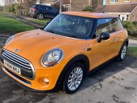 Usado Mini ONE Hatch 2014 Naranja Utilitario