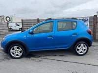 Usado Dacia Sandero Ambiance 90 CV (66 kW) 2015 Azul Utilitario
