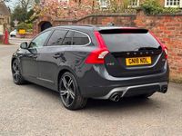 Usado Volvo V60 R-Design 150 HP (110 kW) 2018 Cinzento Carrinha