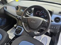 Used Hyundai i10 Premium 87 HP (63 kW) 2015 White Hatchback