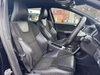Second-hand Volvo XC60 R-Design 190 CP (139 kW) 2015 Negru SUV