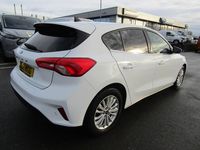 Begagnad Ford Focus Titanium 125 HK (91 kW) 2022 Vit Halvkombi