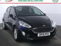 Usado Ford Fiesta Zetec 86 HP (63 kW) 2019 Preto Citadino