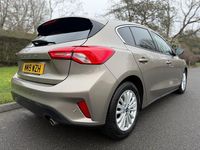 Usado Ford Focus Titanium 125 HP (91 kW) 2019 Prateado Citadino